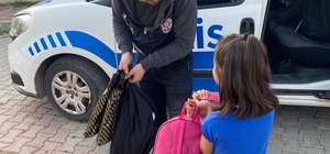 Sinop'ta polis öğrencilere kırtasiye desteğinde bulundu