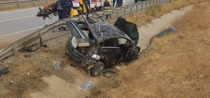 Kırıkkale'de devrilen otomobildeki 3 kişi yaralandı