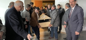 Ağrı'daki trafik kazasında hayatını kaybedenlerin cenazeleri ailelerine tes...