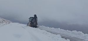 Bayburt'ta köy ve yayla yollarında karla mücadele çalışması