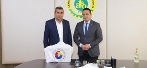 Akhisar Ticaret ve Sanayi Odası'ndan öğrencilere giyecek yardımı