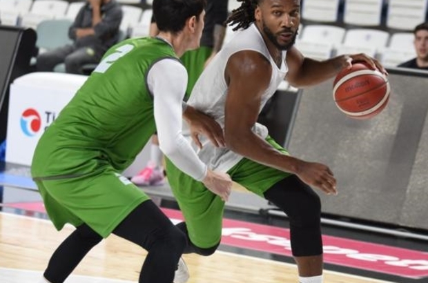 Manisa Büyükşehir Belediyespor Basketbol Takımı hazırlıklarını sürdürüyor 