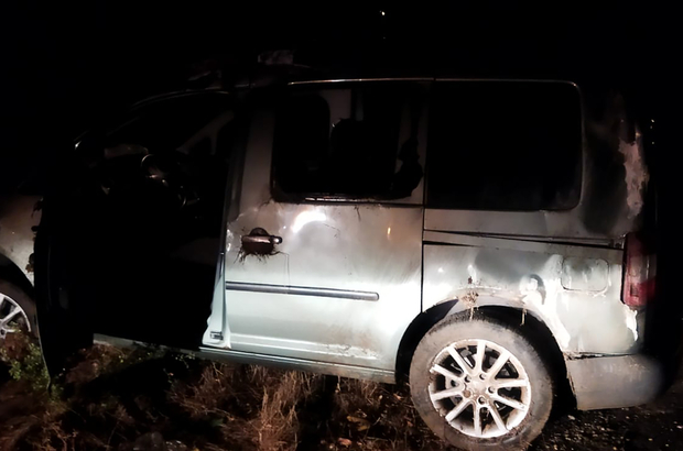 Manisa'da hafif ticari aracın takla atması sonucu 2 kişi yaralandı