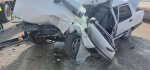 Isparta'da otomobilin yol süpürme aracına çarptığı kazada 2 kişi öldü