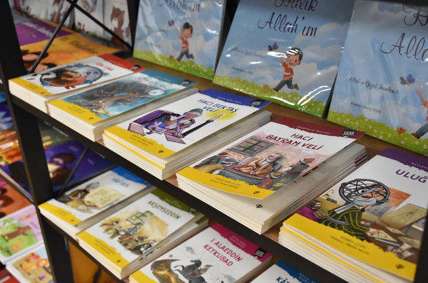 Türkiye Diyanet Vakfı, Bursa'daki iki okula kitap bağışında bulundu