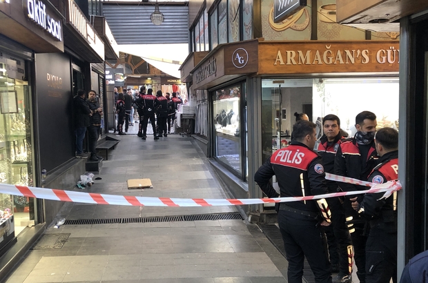 Bursa'da çay ocağı işletmecisi dükkanının önünde ayağından vuruldu