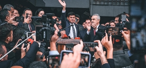 AK Parti'ye katılan Nazilli Belediye Başkanı Özcan'a karşılama