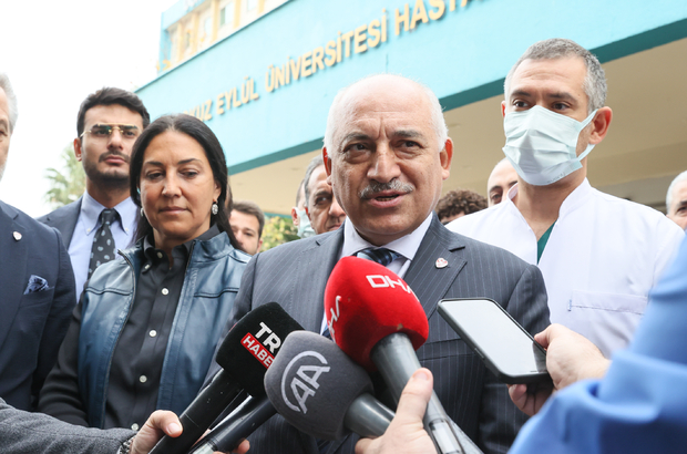 TFF Başkanı Mehmet Büyükekşi, İzmir derbisinde yaralanan taraftarı ziyaret etti