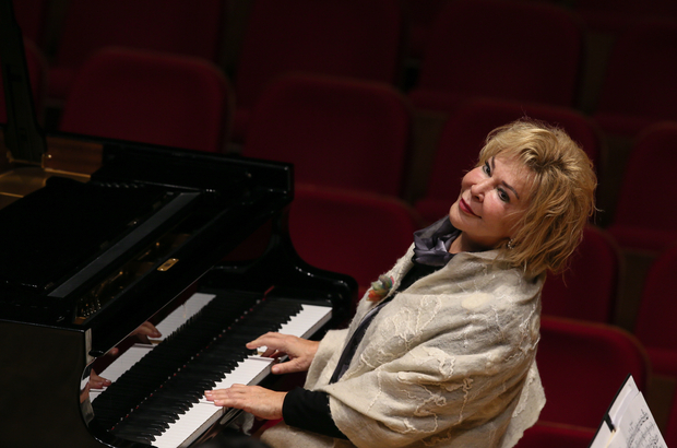 Dünyaca ünlü piyanist Gülsin Onay'ın çağları aşan müzik hayali: