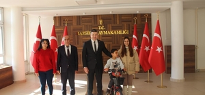 Tunceli'de zihinsel engelli çocuğun bisiklet  hayalini kaymakam gerçekleştirdi