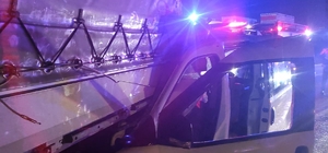 Batman'da hafif ticari aracın tıra çarpması sonucu 1 kişi öldü, 4 kişi yara...