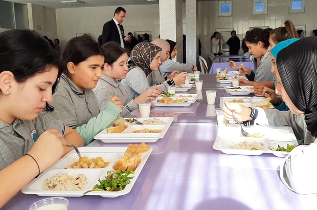 Antalya'da 35 bin öğrenciye ücretsiz yemek hizmeti veriliyor