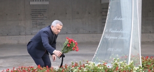 Moldova'nın Ankara Büyükelçisi Croitor, 9. Cumhurbaşkanı Demirel'in kabrini ziyaret etti