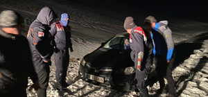 Bayburt'ta karda mahsur kalan 4 kişi kurtarıldı