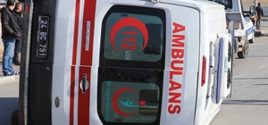 Erzincan'da ambulansla sağlık hizmetleri aracı çarpıştı, 9 kişi yaralandı