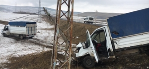 Ardahan'da iki kamyonetin çarpıştığı kazada 4 kişi yaralandı