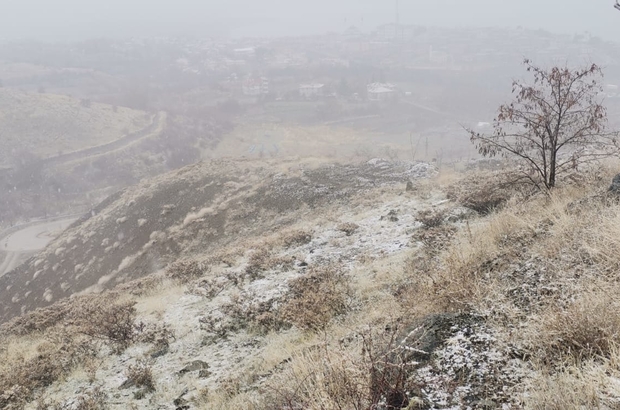 Sivrice'ye mevsimin ilk karı yağdı 