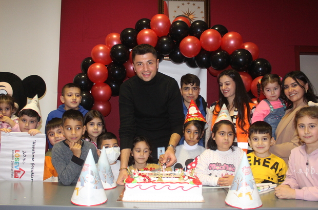 Erzurum'da gönüllü gençler lösemili çocuklara moral verdi