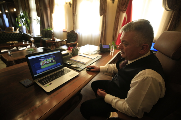 Antalya Valisi Yazıcı, AA'nın "Yılın Fotoğrafları" oylamasına katıldı