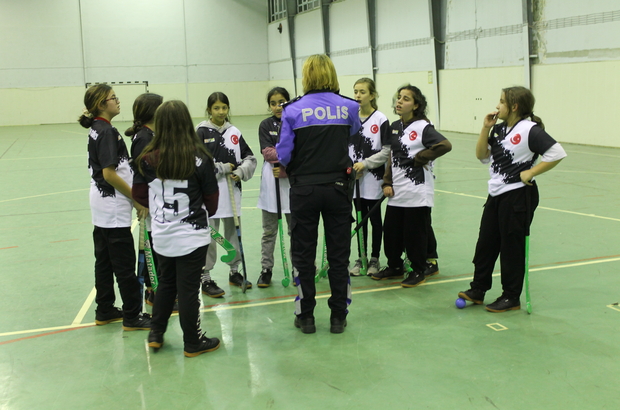 Kırklareli'nde çim hokeyi kursu açıldı