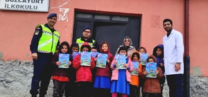 Aksaray'da, jandarma ekiplerinden öğrencilere trafik eğitimi