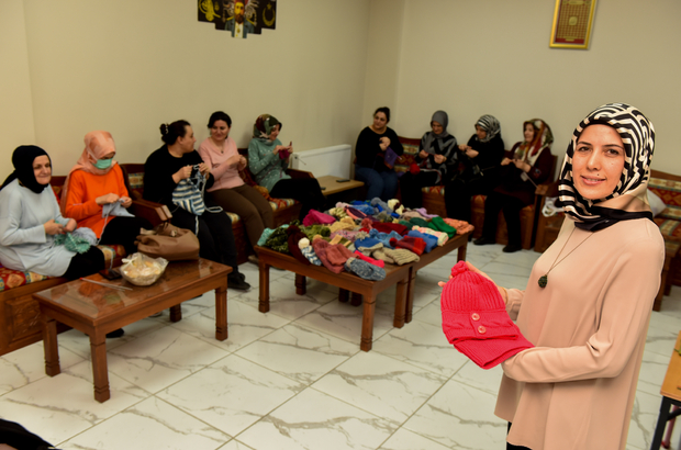 Kooperatif üyeleri ve üniversiteliler çocuklara atkı ve bere hediye edecek