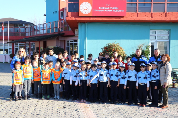 Tekirdağ'da ilkokul öğrencilerinden huzurevi sakinlerine ziyaret