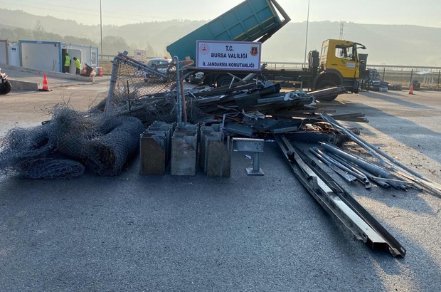 İstanbul-İzmir Otoyolu'ndan bariyerleri kesip çalan 3 şüpheli tutuklandı