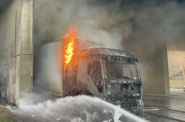Kocaeli'de çay yüklü tırda çıkan yangın söndürüldü