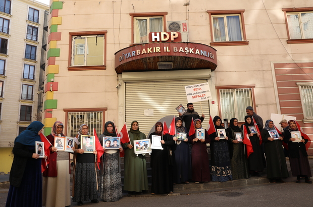 Diyarbakır annelerinin oturma eylemine destek ziyaretleri sürüyor