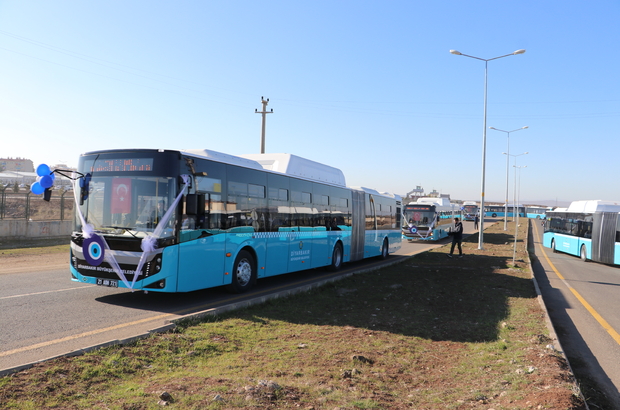 Diyarbakır Büyükşehir Belediyesi 11 körüklü otobüsü törenle hizmete aldı
