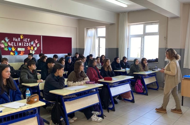 Yakakent'te "Üniversite ile El Ele Matematik Çalıştayı" yapıldı