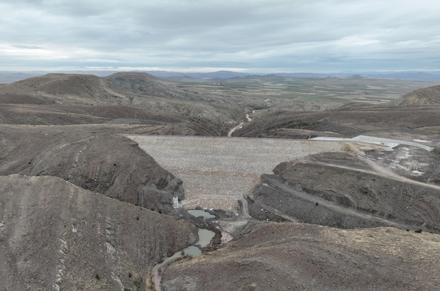 Sivas'ta su tutmaya başlayan Karaşar Gülbahçe Barajı çiftçiye can suyu olacak
