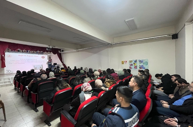 Akıncılar'da "Bağlı Ol, Bağımlı Olma" konulu konferans verildi