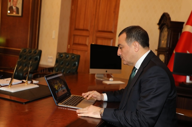 Kars Valisi Öksüz ile Emniyet Müdürü Sağdıç AA'nın "Yılın Fotoğrafları" oylamasına katıldı