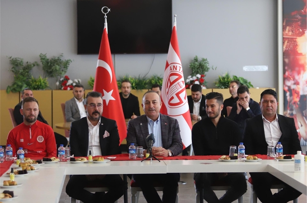 Dışişleri Bakanı Çavuşoğlu, Antalyaspor Kulübünü ziyaret etti