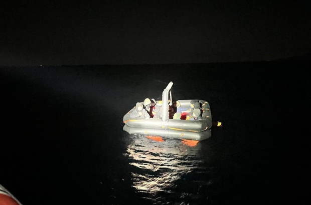 İzmir açıklarında 64 düzensiz göçmen kurtarıldı 