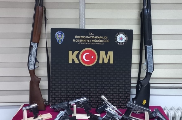 İzmir'de silah kaçakçılığı operasyonunda 3 şüpheli yakalandı