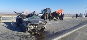 Eskişehir'de traktörle otomobilin çarpıştığı kazada 3 kişi yaralandı