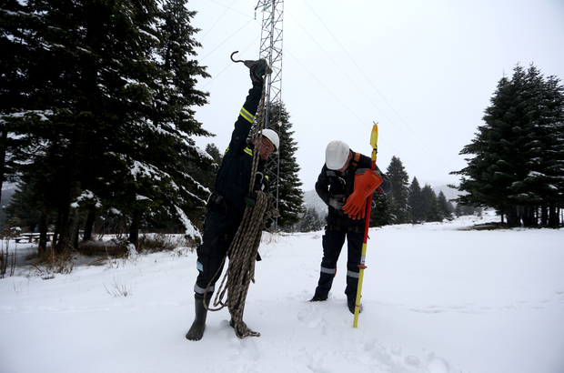 Uludağ'da kesintisiz enerji için elektrik dağıtım ekiplerinin nöbeti başladı