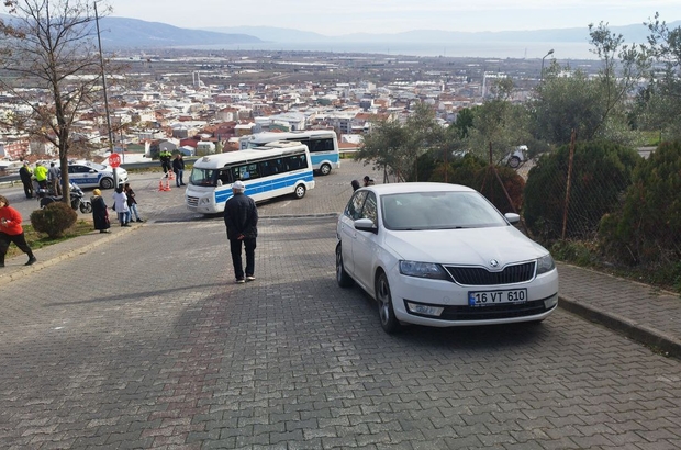 Orhangazi'de rampada geri kayan minibüsten inmeye çalışan kadın yaralandı