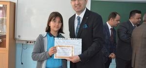 Soma, Akhisar ve Gördes'te öğrenciler karnelerini aldı