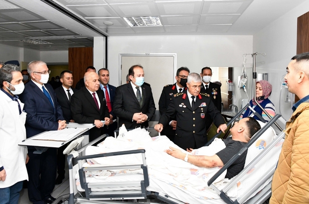 Orgeneral Çetin, Mersin'deki kazada yaralanan jandarma personelini ziyaret etti