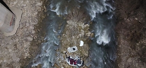 Batman'da köprüden düşen otomobildeki 2 kişi öldü, 1 kişi yaralandı