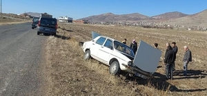Nevşehir'de vatandaşlar devrilen aracı elleriyle kaldırarak sürücüyü kurtar...