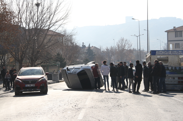 Kayseri'de iki aracın çarpıştığı kazada hasar oluştu 