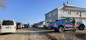 Ağrı'da bir evin önünde silahla vurulmuş 3 kişinin cesedi bulundu