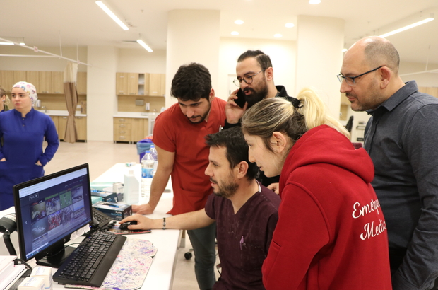 Erzurum Şehir Hastanesi doktorları AA'nın "Yılın Fotoğrafları" oylamasına katıldı