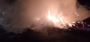 Çelebi'de çıkan yangında 4 bin saman balyası yandı