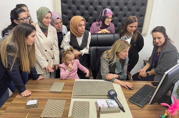 Acil servisin kadın doktorları AA'nın "Yılın Fotoğrafları" oylamasına katıldı